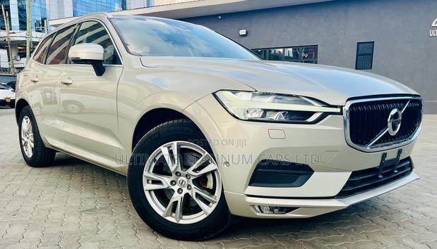 Volvo XC60 T5 Inscription AWD 2019 Gold
