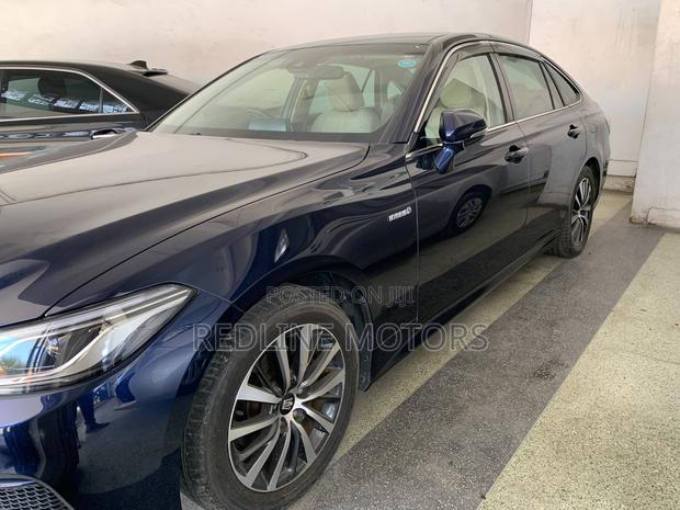 Toyota Crown 2018 Blue