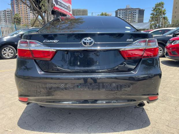 2015 Toyota Camry Black: Modern, Spacious Sedan