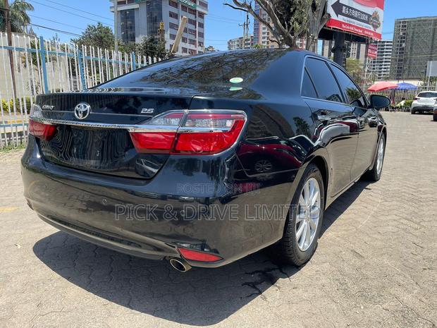 2015 Toyota Camry Black: Modern, Spacious Sedan