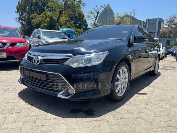 2015 Toyota Camry Black: Modern, Spacious Sedan