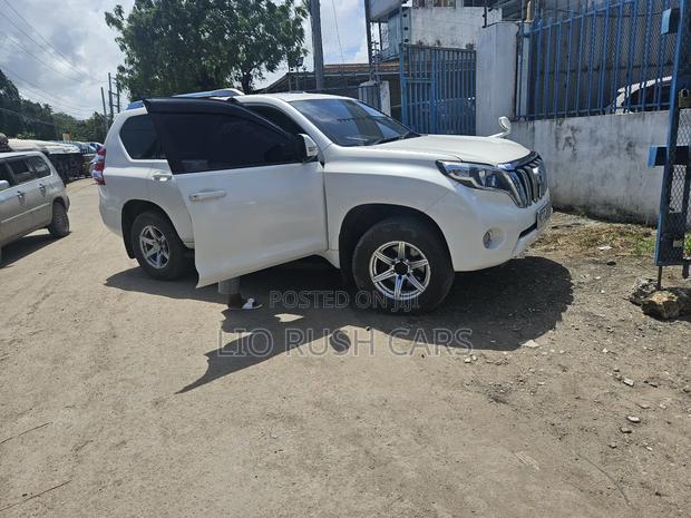 Toyota Land Cruiser Prado 2011 White
