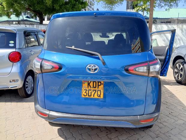 Toyota Sienta 2017 Blue