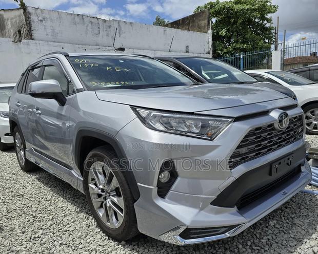 Toyota RAV4 Limited FWD 2019 Silver