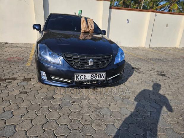 Toyota Crown 2011 Blue