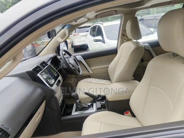 Toyota Land Cruiser Prado 2017 Gray