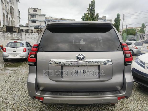 Toyota Land Cruiser Prado 2017 Gray