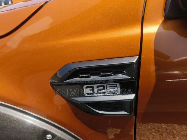 Toyota Hilux 2017 Orange