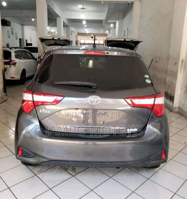Toyota Vitz 1.3 FWD 5dr 2018 Gray