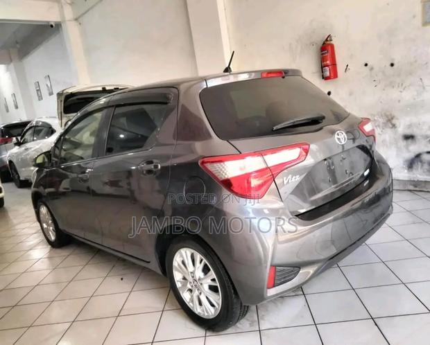 Toyota Vitz 1.3 FWD 5dr 2018 Gray