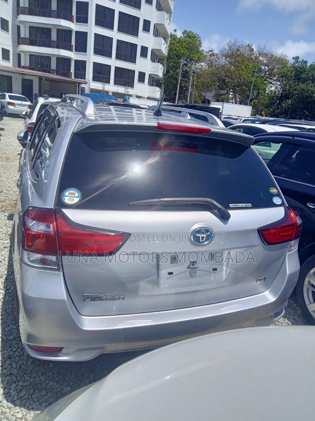 Toyota Corolla Fielder 2018 Silver