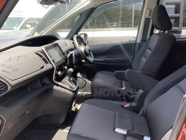 Nissan Serena 2017 Red