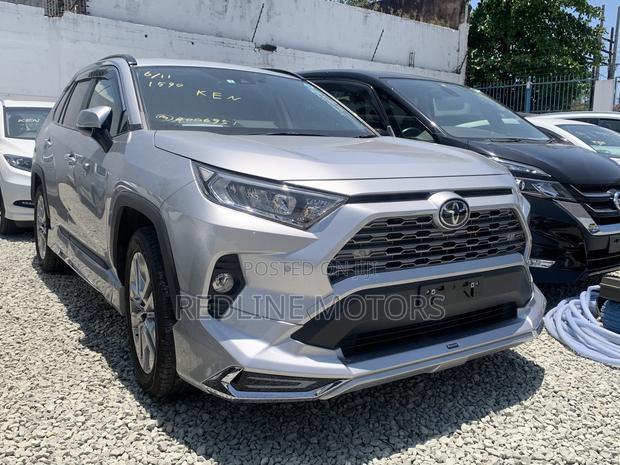 Toyota RAV4 LE FWD 2019 Silver