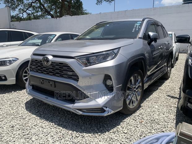 Toyota RAV4 LE FWD 2019 Silver