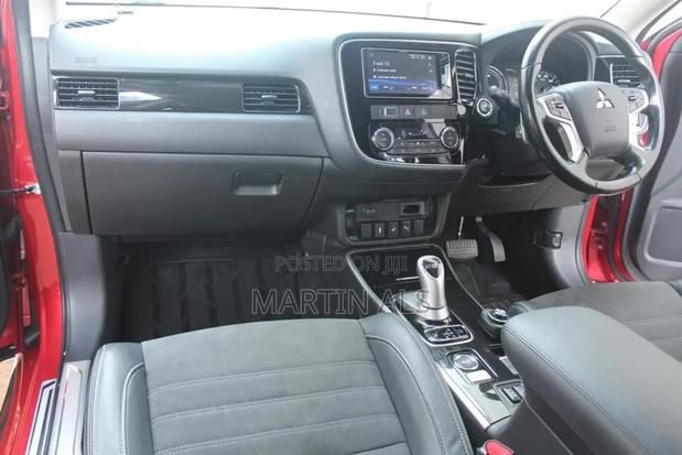 Mitsubishi Outlander 2.0 PHEV AWD 2017 Red