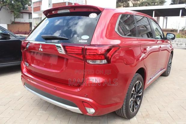 Mitsubishi Outlander 2.0 PHEV AWD 2017 Red