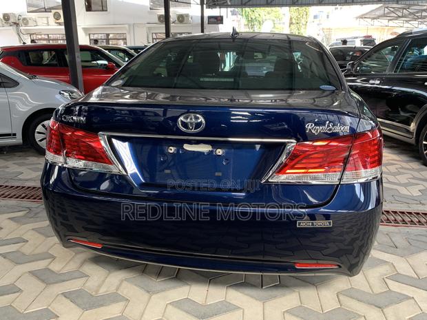 Toyota Crown 2017 Blue
