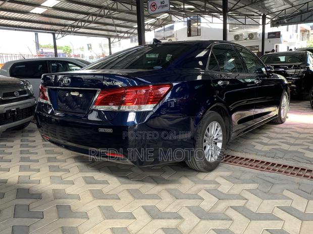 Toyota Crown 2017 Blue