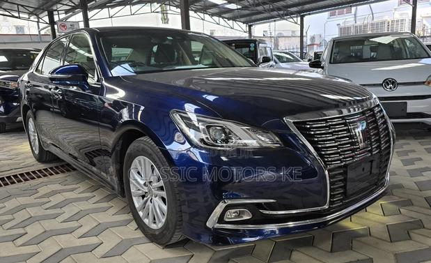 Toyota Crown 2017 Blue