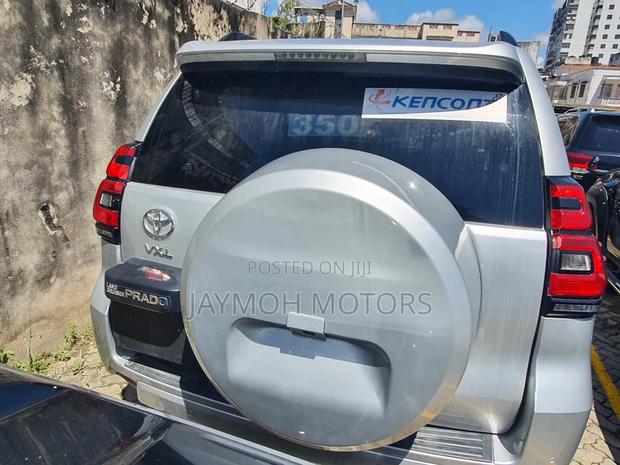 Toyota Land Cruiser Prado 2018 Silver