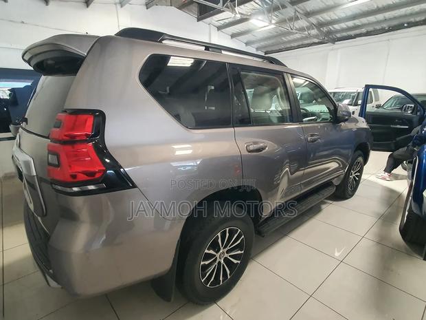 Toyota Land Cruiser Prado 2017 Gray