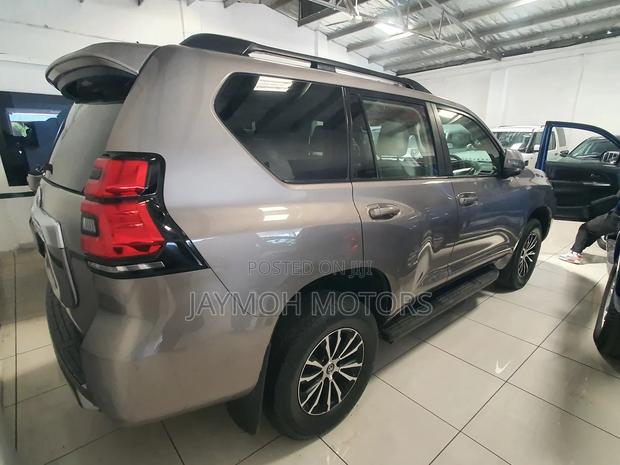 Toyota Land Cruiser Prado 2017 Gray
