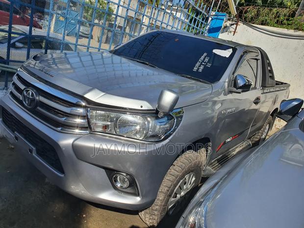 Toyota Hilux 2017 Silver