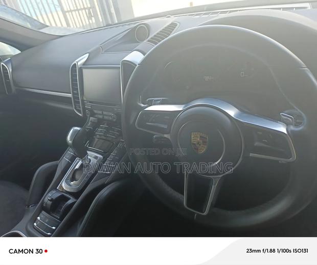 Porsche Cayenne 2017 White