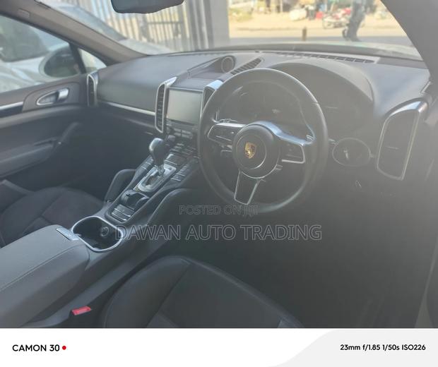 Porsche Cayenne 2017 White