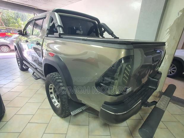 Toyota Hilux 2022 Gold