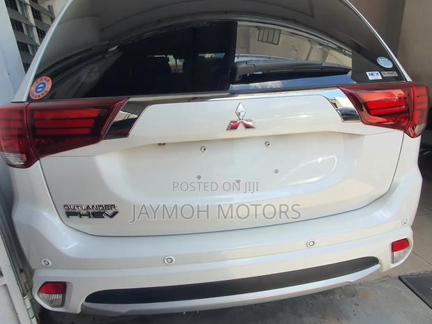 Mitsubishi Outlander 2018 White