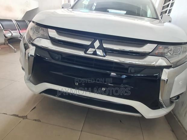 Mitsubishi Outlander 2018 White