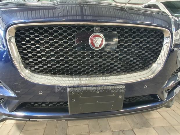 Jaguar F-Pace 2018 Blue