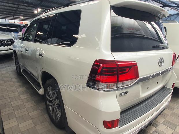 Toyota Land Cruiser 2017 White