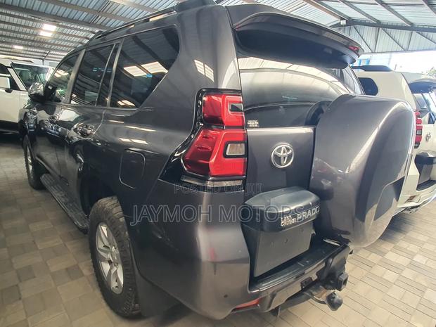 Toyota Land Cruiser Prado 2018 Gray