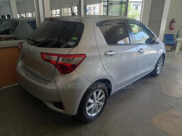 Toyota Vitz 2017 Silver