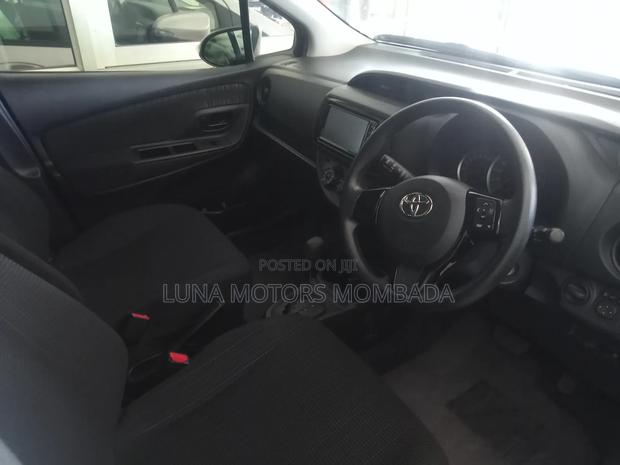 Toyota Vitz 2017 Silver