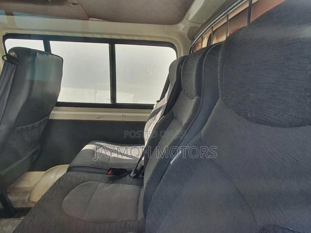 Toyota HiAce 2016 Silver
