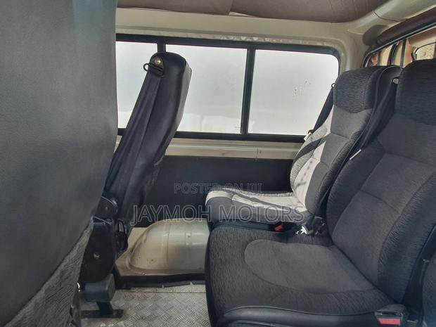 Toyota HiAce 2016 Silver