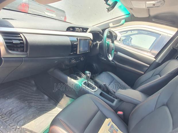 Toyota Hilux 2018 Brown