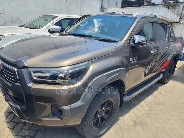 Toyota Hilux 2018 Brown
