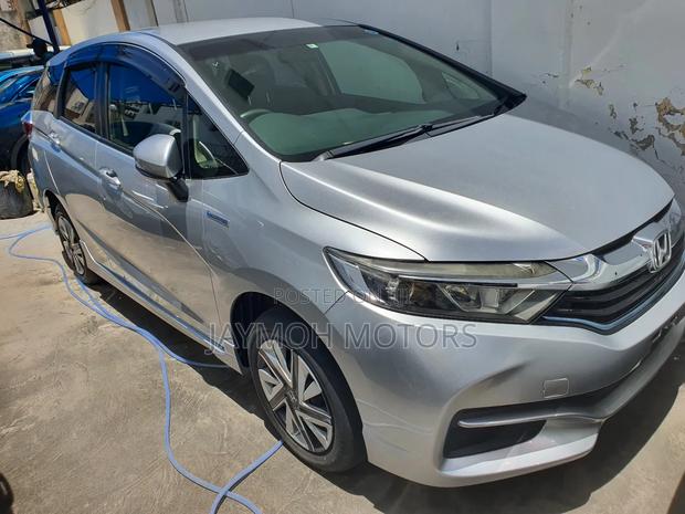Honda Fit Shuttle 2018 Silver