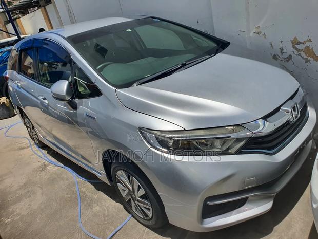 Honda Fit Shuttle 2018 Silver