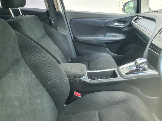 Honda Fit Shuttle 2018 Silver