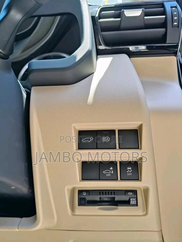 Toyota Land Cruiser 2023 Black