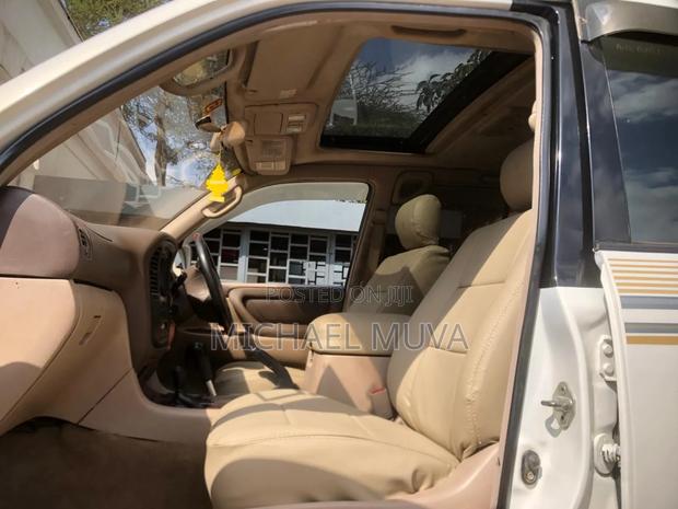 Toyota Land Cruiser 2000 White