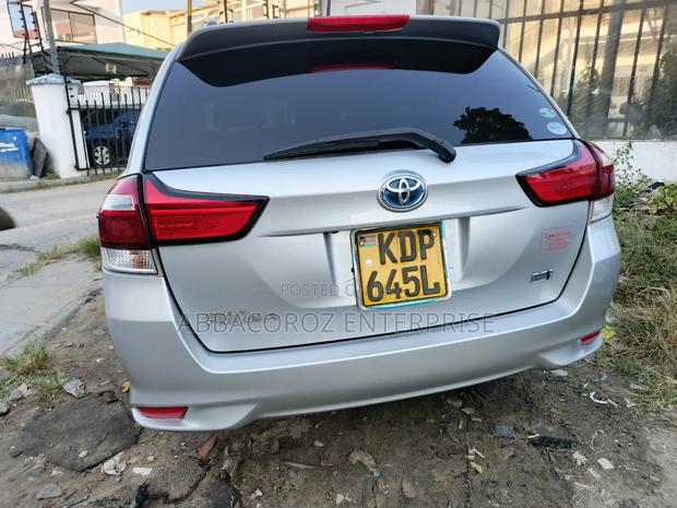Toyota Corolla Fielder 2017 Silver