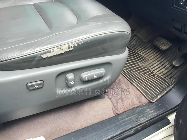 Toyota Land Cruiser 2011 White