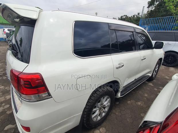 Toyota Land Cruiser 2011 White