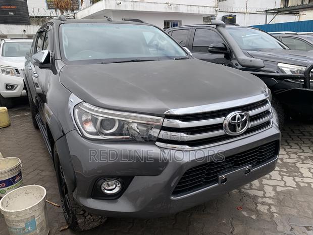 Toyota Hilux SR5 4x4 2017 Gray